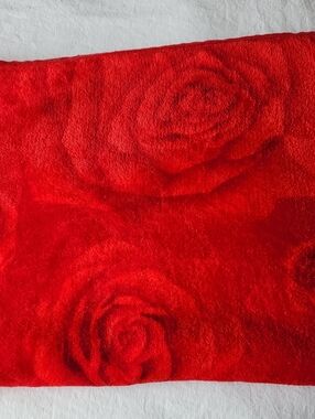Chinese Laundry Red Rose Plush Bedding Throw